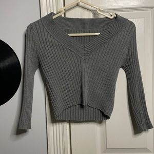 grey cropped stretchy shirt